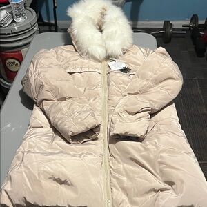 Elegant Cream Puffer Jacket with Faux Fur Trim